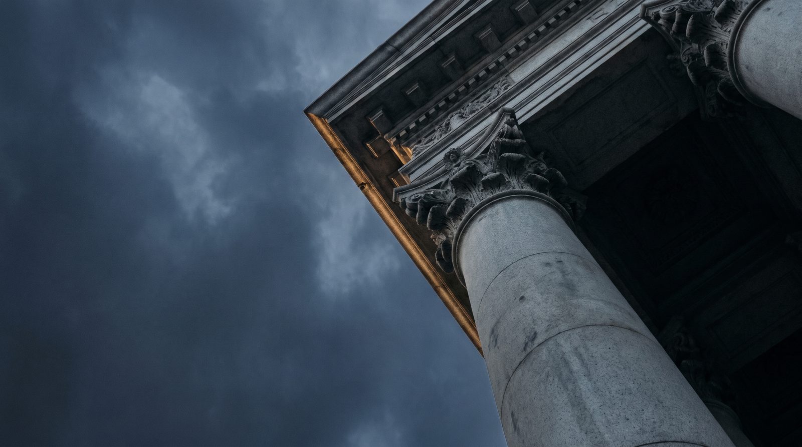 Courthouse column representing the 1991 statutory damages cap